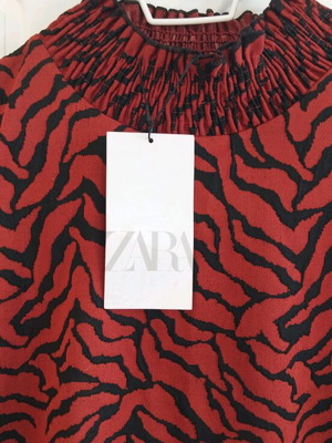Φόρεμα τιγρέ Zara καινούργιο με ετικέτες, μέγεθος small, μαύρο και κόκκινο