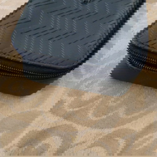 Μπλε νεσεσέρ Missoni σε άριστη κατάσταση χωρίς φθορές