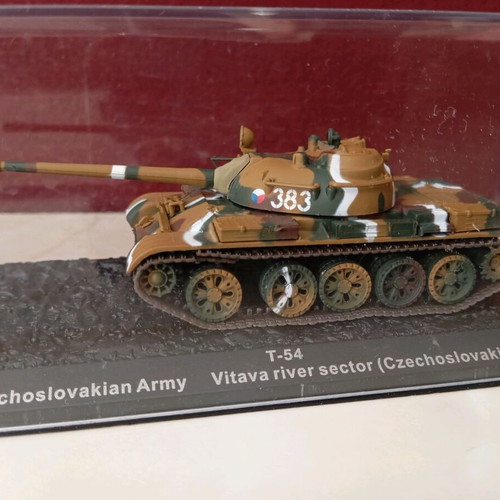Czechoslovakian T-54 tank model like new, scale 1:72