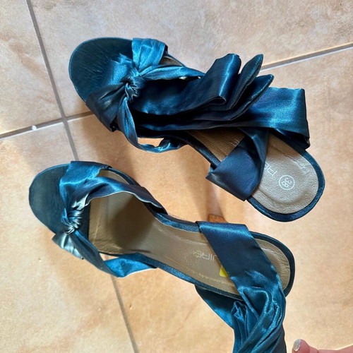 Women's sandals like new with fabric ribbons, size 39