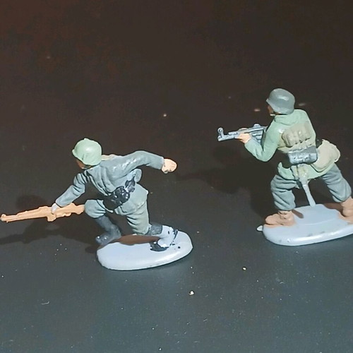German infantry soldiers like new, scale 1/72, set of 10
