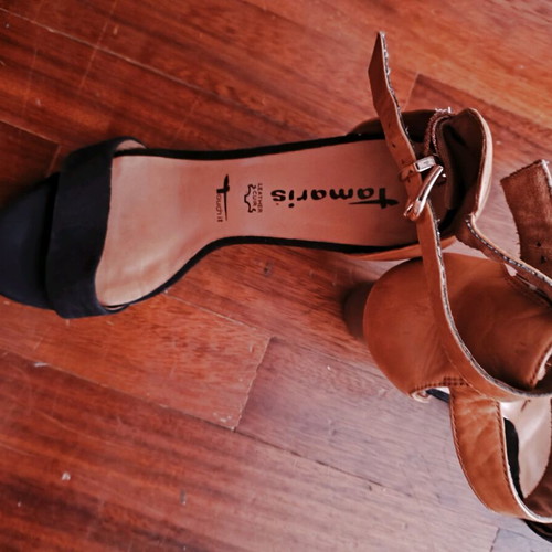 Tamaris sandals size 39 like new, black, with heel