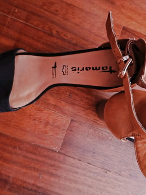 Tamaris sandals size 39 like new, black, with heel