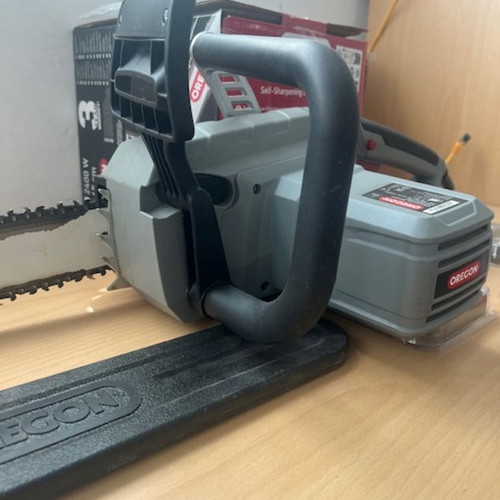 Oregon CS1500 self-sharpening electric chainsaw like new