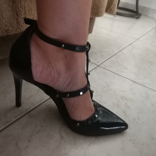 Tamaris black patent leather pumps with studs