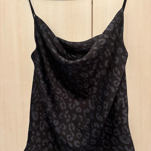 Decoro sleeveless T-shirt like new, black, one size