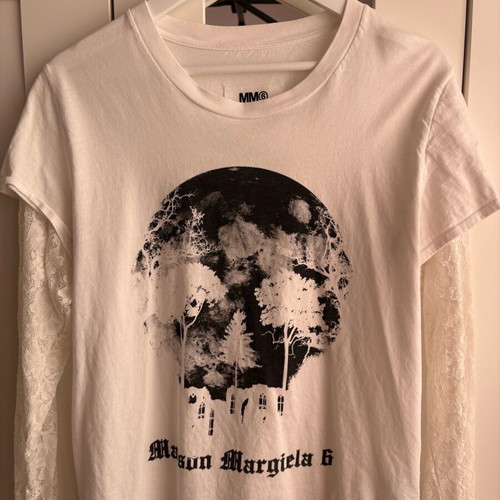 MM6 Printed T-shirt with lace sleeves like new, white