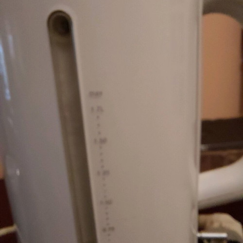 Johan kettle 2L white, lightly used, liquid indicator, 1850-2200W