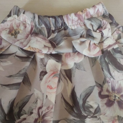 Skirt like new, elastic waist, 12 months