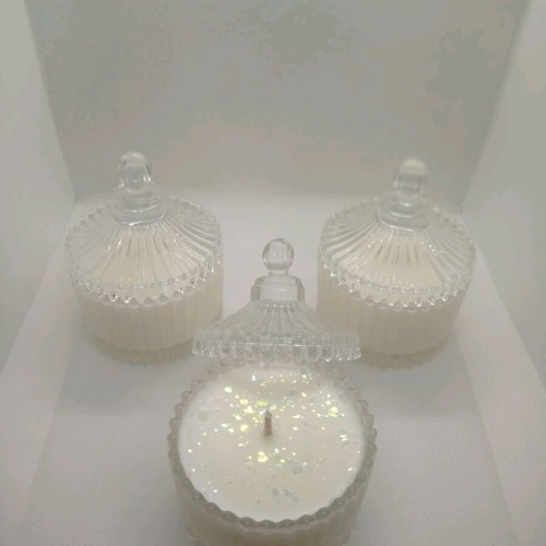 Handmade soy candle with sensual wood scent small and elegant