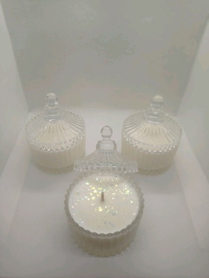 Handmade soy candle with sensual wood scent small and elegant
