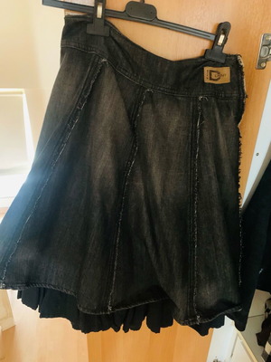 DKNY black denim skirt like new, size 26