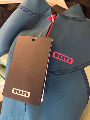 Ion Muse Hot Shorty Front Zip LS Wetsuit size 38/M new with tags