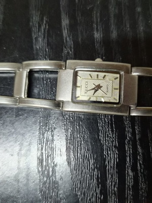 Gucci women's wristwatch, white and silver