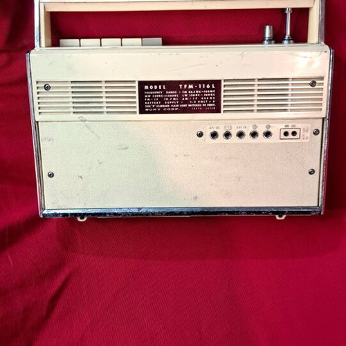 Sony TFM 116L radio used, fully functional
