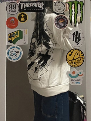 Shein white sweatshirt with back design like new, size M