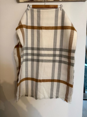 Scarf like new, large size, white and gray