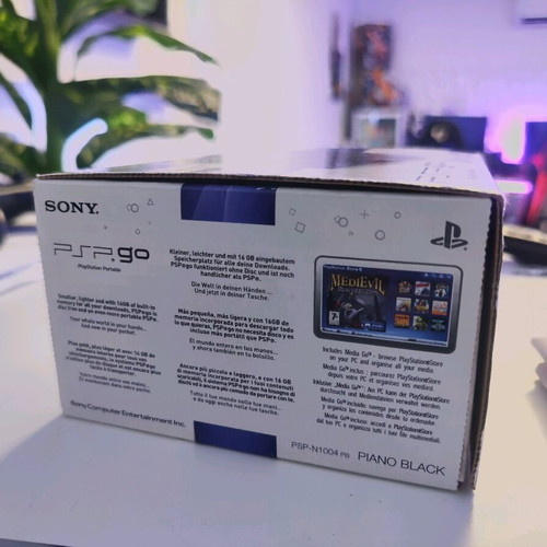 PSP Go like new, mint condition handheld console