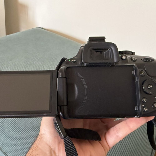 Nikon D5200 DSLR with AF-S DX 18-55mm VR II lens, like new