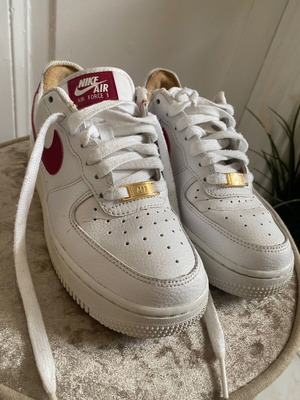 Nike Airforce 1 athletic shoes used, size 36, white with red details
