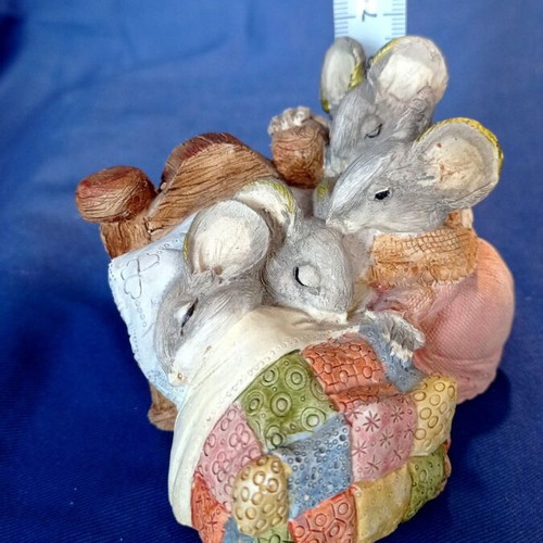 Decorative Resin Figurine with 3 Mice under Patchwork Quilt, like new