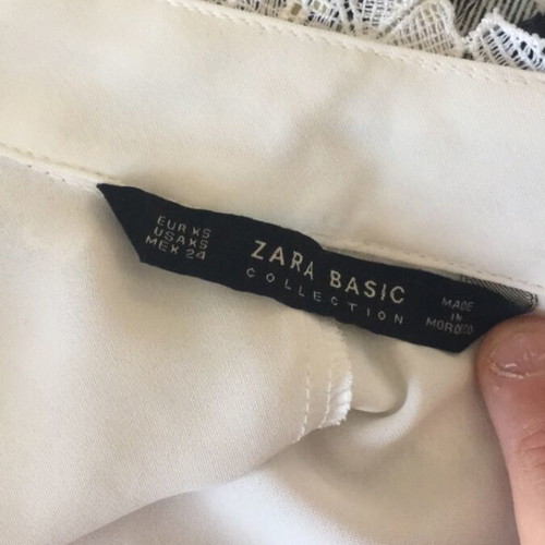 Zara women's vest with neck design like new, thin fabric, white