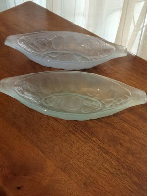 Vintage glass oval melon boat bowls like new
