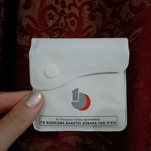 Portable ashtray folder used, waterproof, with snap button