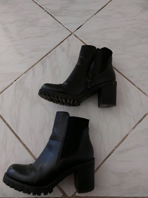 Black ankle boots used size 39 with zipper and 6cm heel