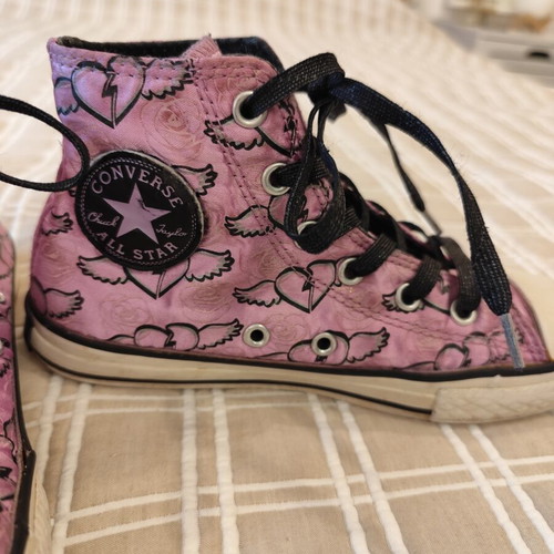 Converse Chuck Taylor High Tops kids used, purple angel hearts, size 33