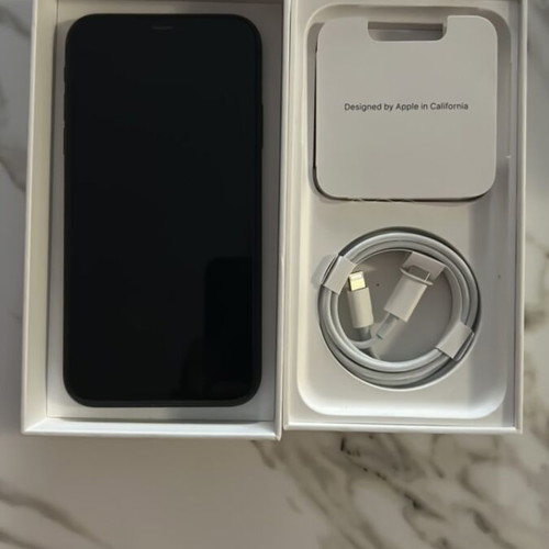 Iphone 11 64GB like new, black, minor surface scratches