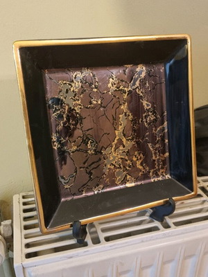 Decorative plate with stand like new
