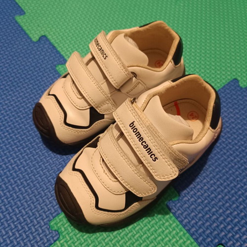 Biomecanics boys' sneakers size 24 like new, white