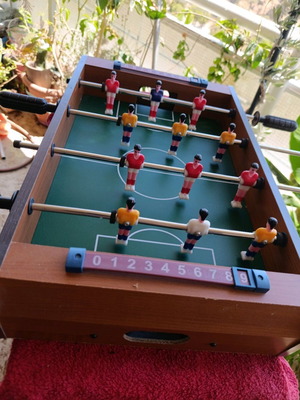 Mini foosball table like new without balls