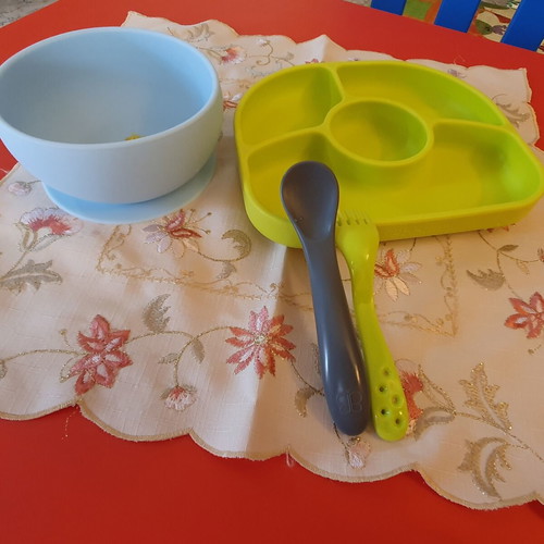 Silicone Baby Feeding Set like new, ideal for solid food introduction