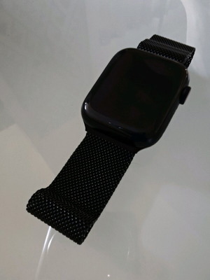 Apple Watch Series 7 Cellular 45 mm σαν καινούργιο με αθλητική και Milanese mesh μπάντα