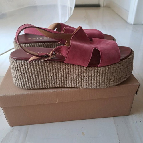 Tsitsivas pink leather platform sandals like new