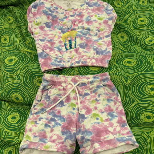 Girls' set shorts and t-shirt size 6 years like new, Evita