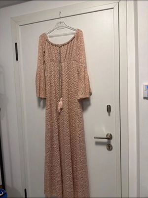 Pink lace dress with bell sleeves, lined