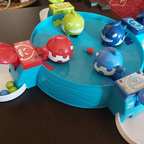 Pickabola Pirana game by Imaginarium like new