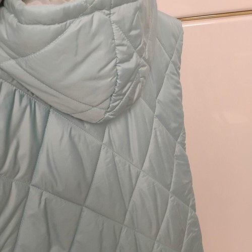 Sleeveless jacket like new, perfect color, worn few times