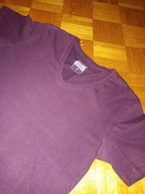 Bershka T-shirt size M like new, burgundy