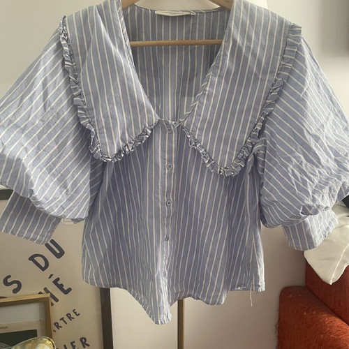 Copenhagen Muse shirt like new with puff sleeves and special collar