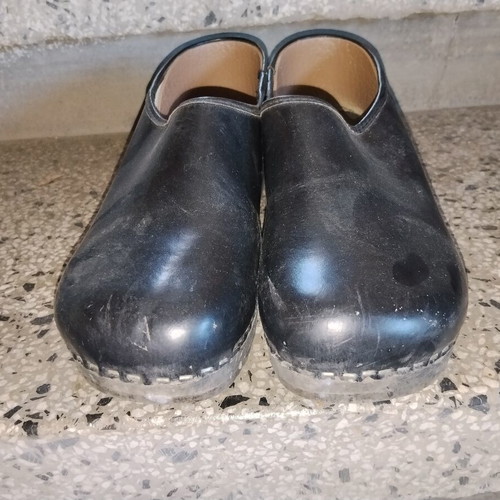 Classic black Scandinavian Dutch style clogs with closed heel, size 38