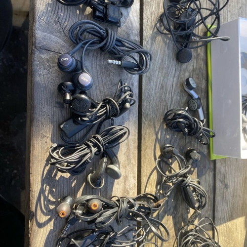 Package of five mobile phones and 13 headset sets used, unknown phone condition