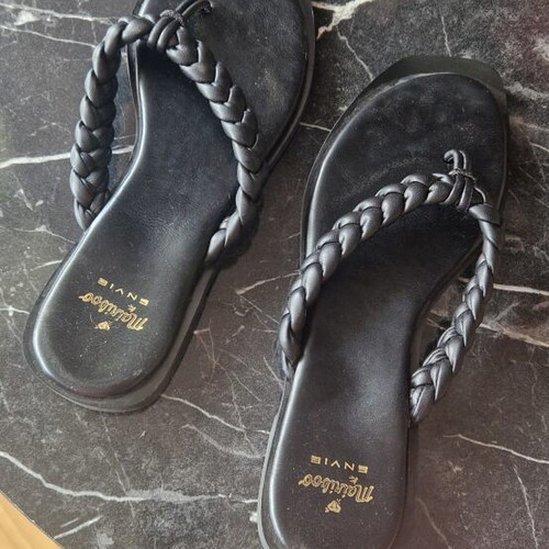 Envie Shoes black leather slippers like new, braided design, size 41