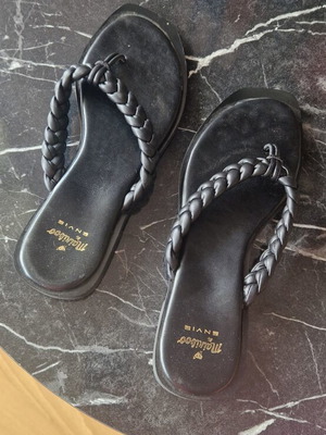Envie Shoes black leather slippers like new, braided design, size 41
