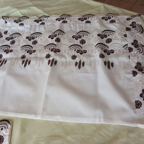 Bed sheet set with brown machine embroidery, 2 pillowcases