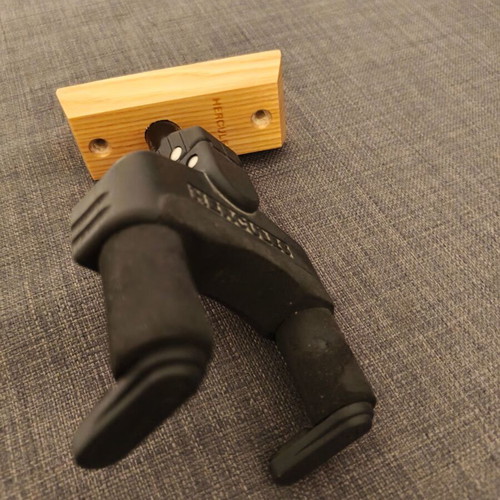 Hercules wall mount for guitar and bass like new