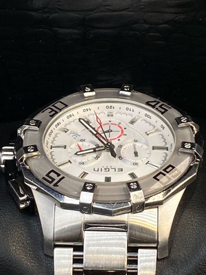 Elgin Chronograph Watch like new, silver metal bracelet, quartz